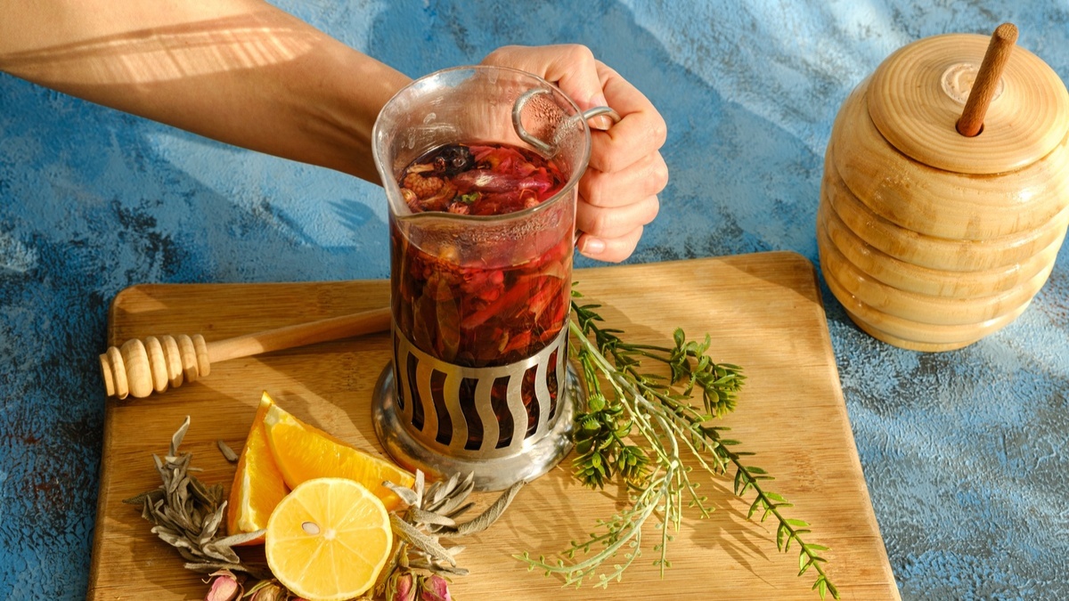 Варю вкуснейший компот из шиповника всю зиму — уже забыла, что раньше любила чай да кофе