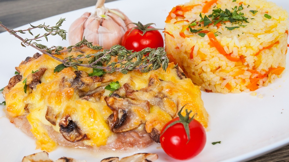 Посытнее и полегче: нашли 3 варианта мяса по-французски от шефа Василия Емельяненко Посытнее и полегче: нашли 3 варианта мяса по-французски от шефа Василия Емельяненко