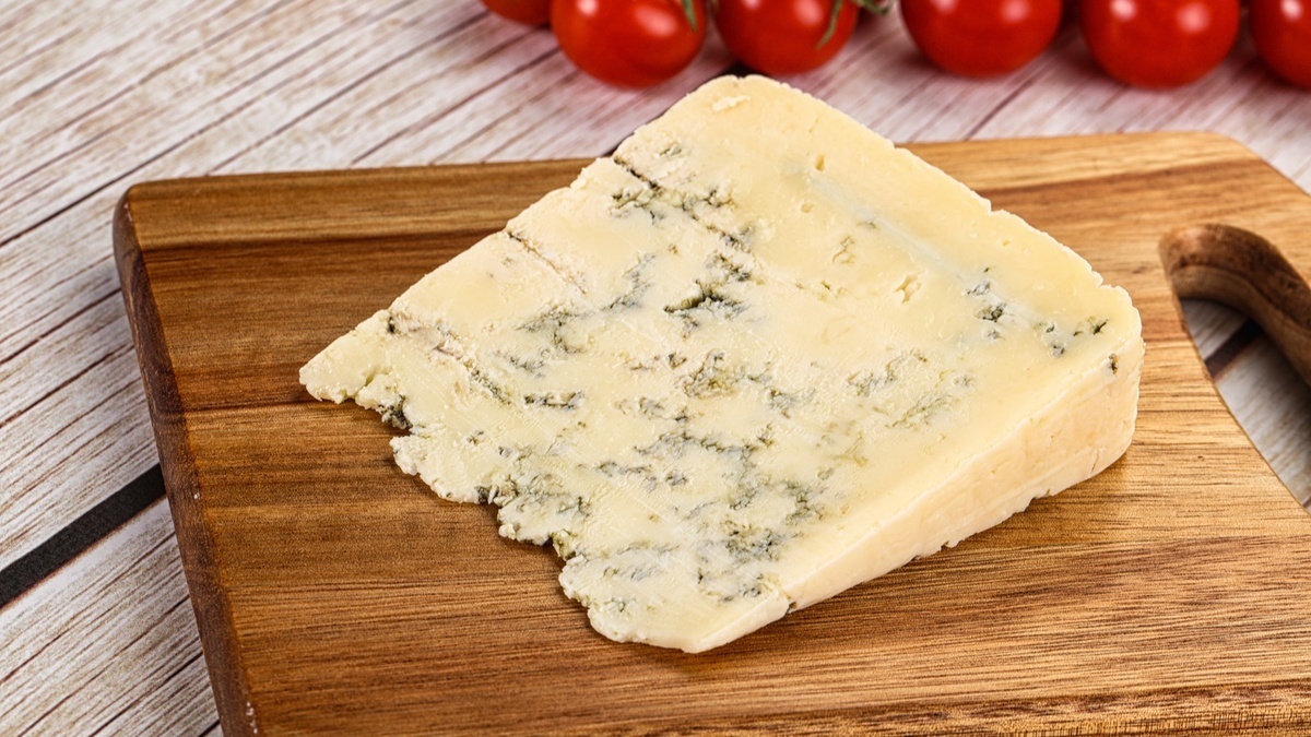 И впрямь благородная: сыр с плесенью оказался неочевидно полезным — кому и зачем? И впрямь благородная: сыр с плесенью оказался неочевидно полезным — кому и зачем?