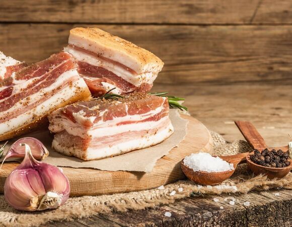 "Переизбыток": нутрициолог назвала главную проблему сала и объяснила, как его правильно есть