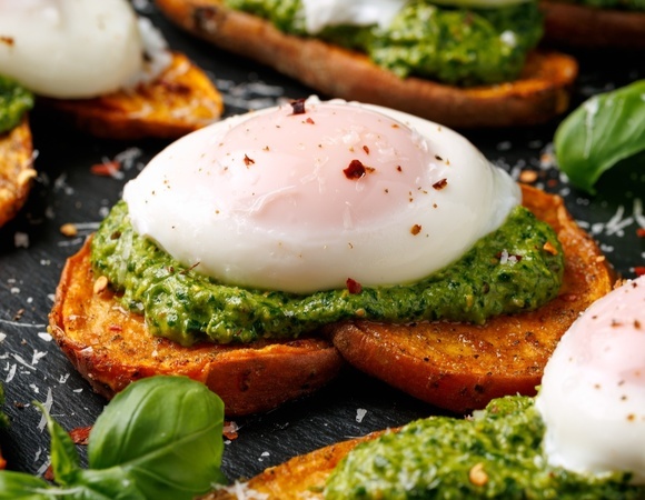 Всегда с первого раза: шеф-повар Кудряшов объяснил, как приготовить идеальные яйца пашот