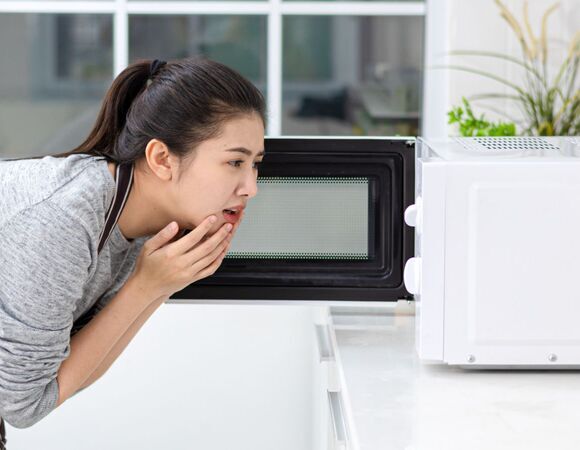 Выкинула инструкцию от микроволновки и едва не побежала покупать новую: вот почему информация об устройстве всегда должна быть под рукой