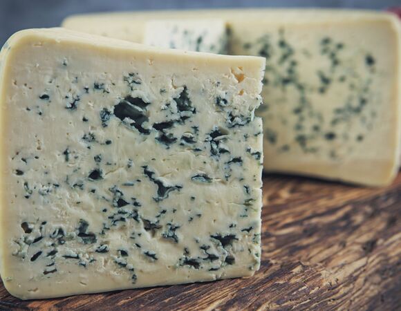 Даже представить не могла, что мое любимое лакомство еще и полезно: теперь не жалею денег на камамбер и дорблю — спасибо диетологу