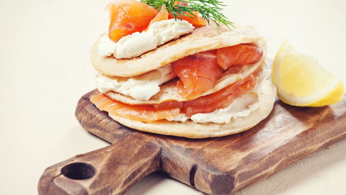 Гости думают, что я заказывала кейтеринг: весь секрет — в такой подаче блинов с семгой Гости думают, что я заказывала кейтеринг: весь секрет — в такой подаче блинов с семгой