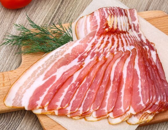 Раньше не слышала про китайский бекон, а теперь попробовала и влюбилась: необычный деликатес можно приготовить самостоятельно!