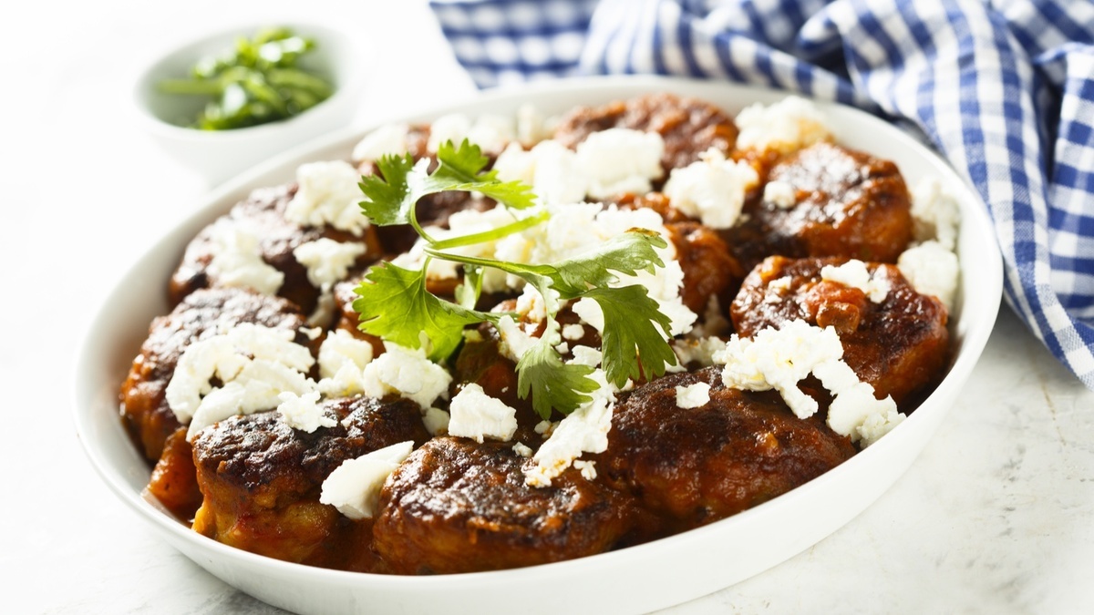 Кинула в фарш маслины и фету — котлеты исчезли за 5 минут: слишком вкусно, чтобы не повторить еще Кинула в фарш маслины и фету — котлеты исчезли за 5 минут: слишком вкусно, чтобы не повторить еще