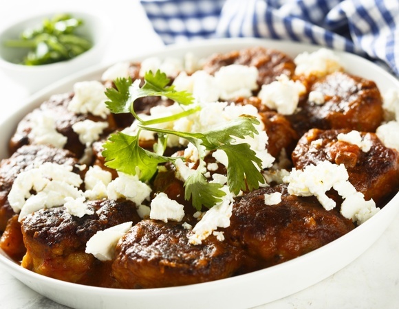 Кинула в фарш маслины и фету — котлеты исчезли за 5 минут: слишком вкусно, чтобы не повторить еще