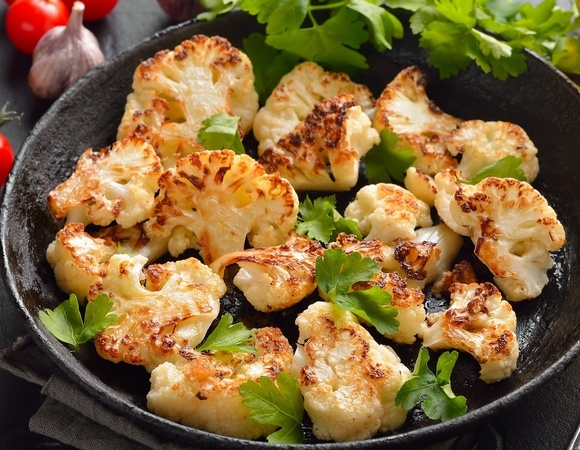 Стало интересно, как шеф-повара готовят цветную капусту, чтобы ее ели с удовольствием — их совет меня покорил