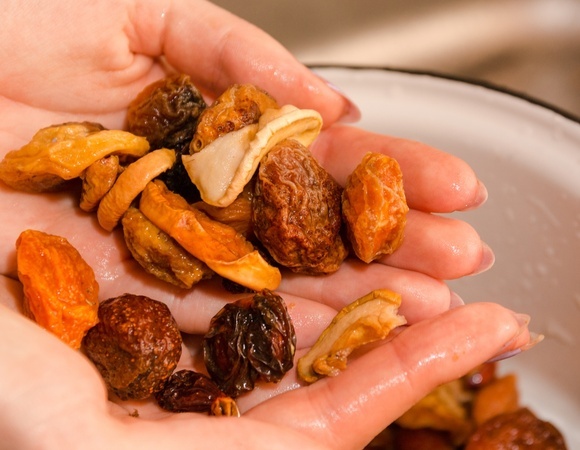 Больше не ем без замачивания — и вам не советую: 2 способа очистить сухофрукты узнала у экспертов "Едим Дома" 