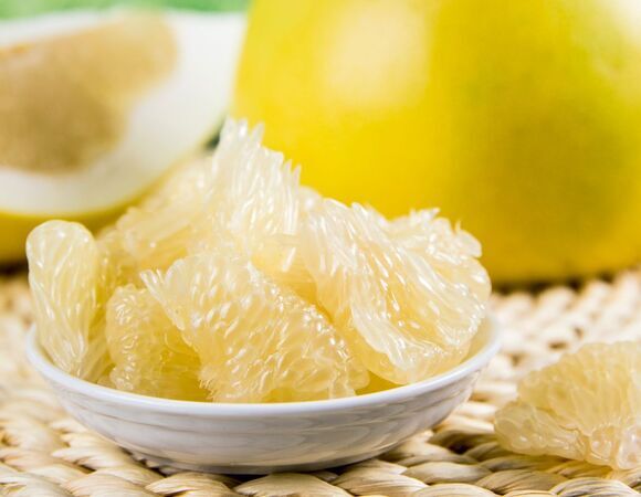 Открыла для себя помело и поразилась: оказался вкуснее и полезнее привычных лимонов и апельсинов