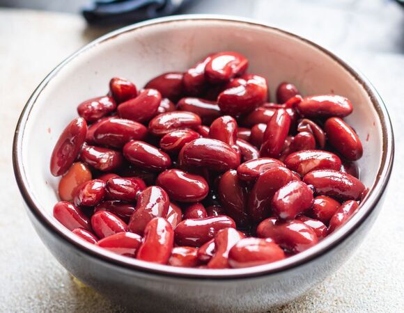 Открываю банку с фасолью и за пять минут сооружаю гениальный салат: вкусно, сытно, полезно и всего 3 ингредиента!