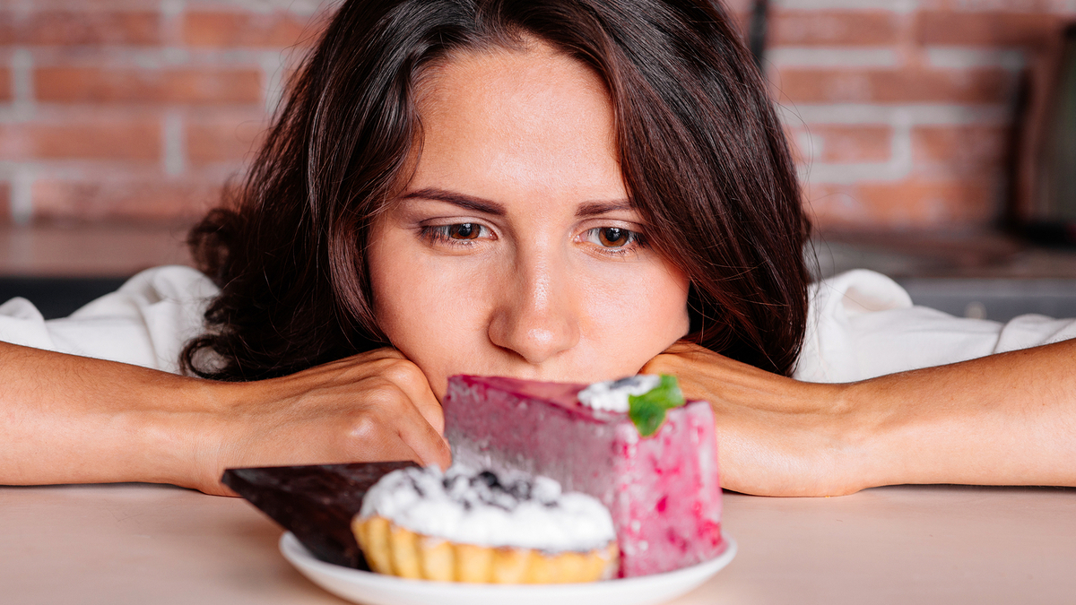 Нутрициолог рассказала, почему вам все время хочется сладкого и что с этим делать 