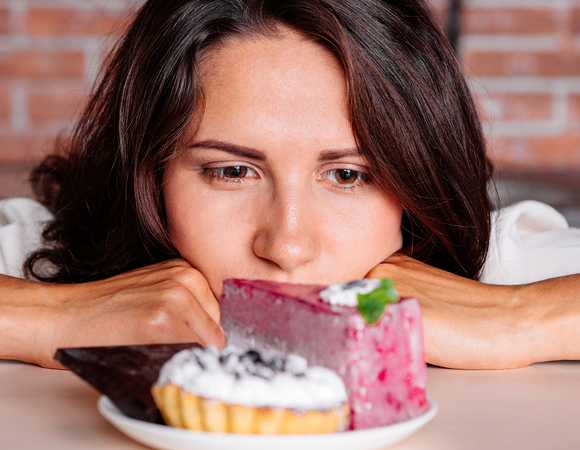 Нутрициолог рассказала, почему вам все время хочется сладкого и что с этим делать 