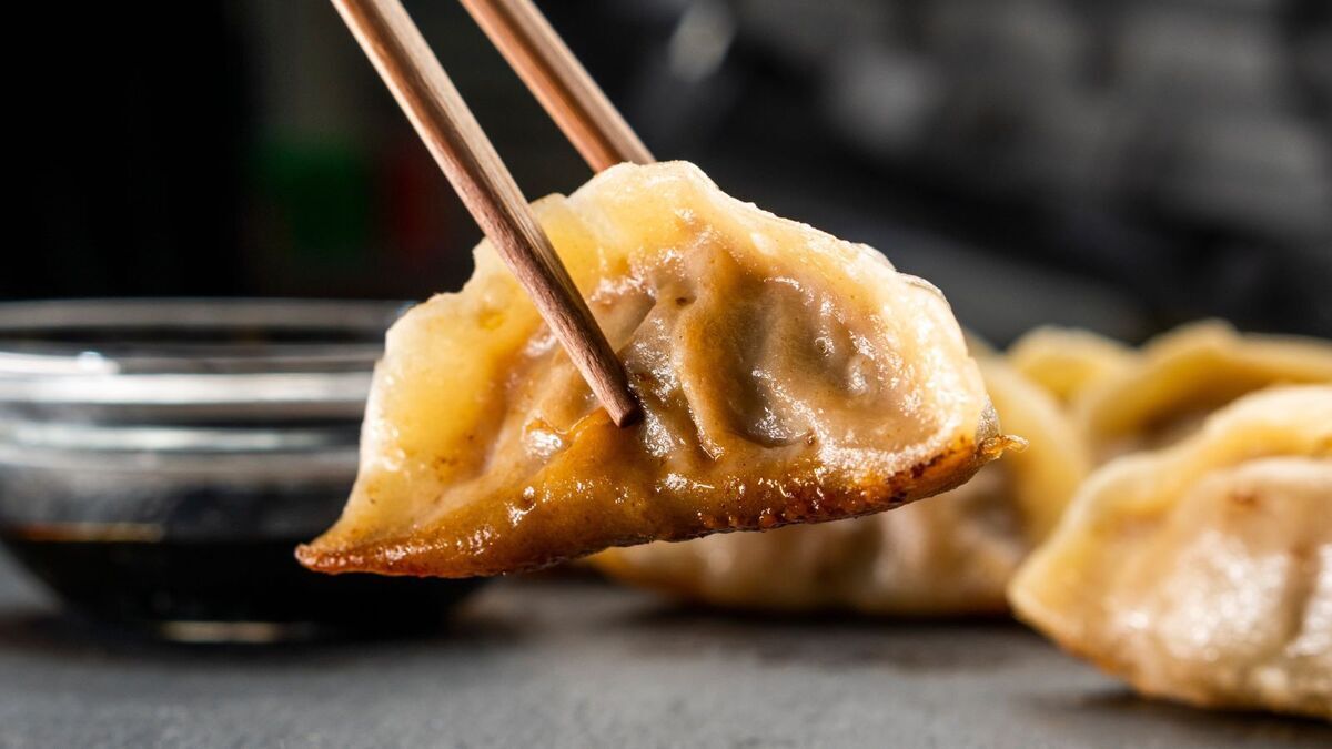 Готовлюсь к китайскому Новому году и учусь делать традиционные цзяоцзы: с рецептом от "Едим Дома" проще, чем кажется Готовлюсь к китайскому Новому году и учусь делать традиционные цзяоцзы: с рецептом от "Едим Дома" проще, чем кажется