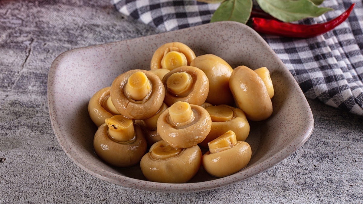 Хочется грибочков? Хрустящие маринованные шампиньоны делаю максимум 10 минут: исчезают со стола еще быстрее