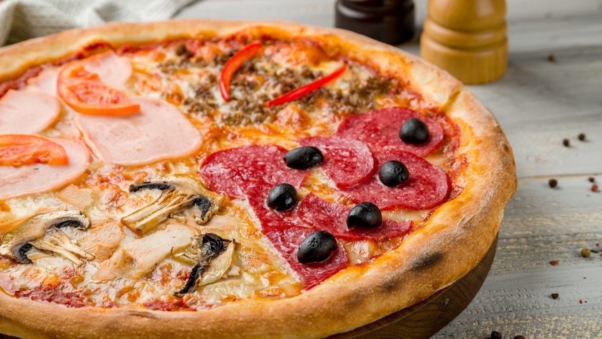 Устала угадывать, кто что не ест, но пицца с этой начинкой устроила всех приверед: это ли не чудо?