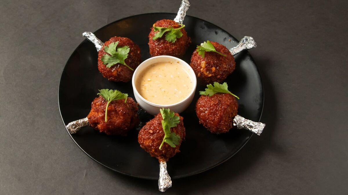 Открыла для себя эти куриные "чупа-чупсы": теперь детей за уши не оттащить от тарелок