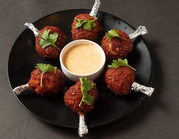 Открыла для себя эти куриные "чупа-чупсы": теперь детей за уши не оттащить от тарелок