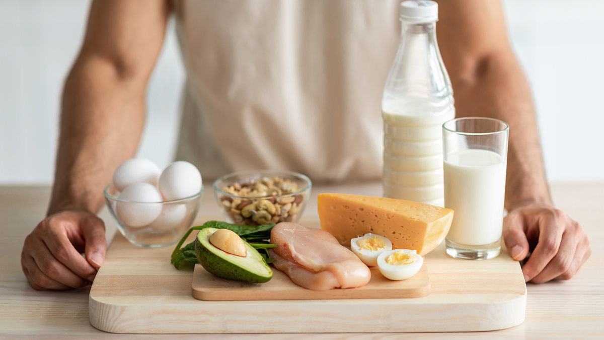Сколько белка должно быть в рационе и чем опасен дефицит этого нутриента — рассказывает нутрициолог