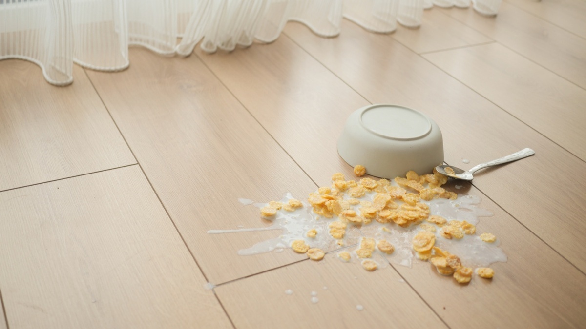 Убедилась, что некоторые покрытия красивы только на фото: дизайнеры больше не советуют делать такой пол на кухне 