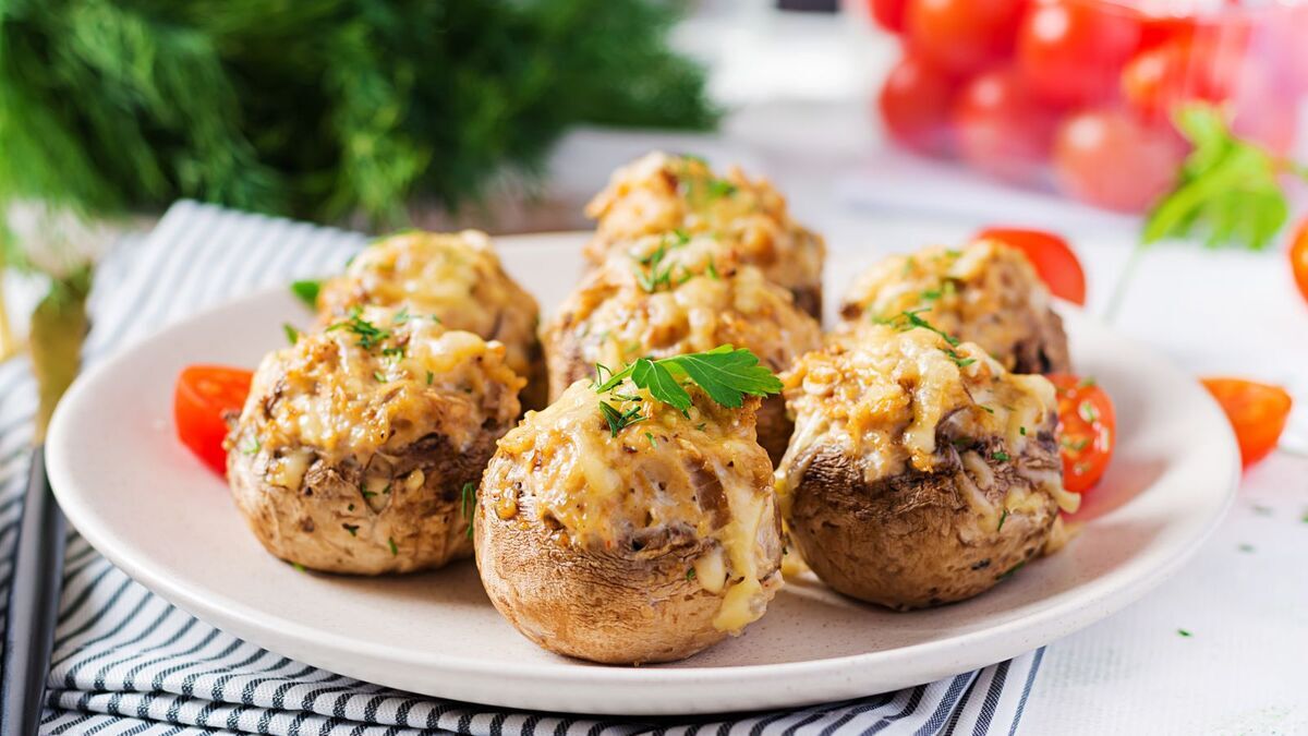 Беру шампиньоны и лук-репку — немного кулинарной магии и готова сумасшедшая закуска из 3 ингредиентов, от которой все в восторге