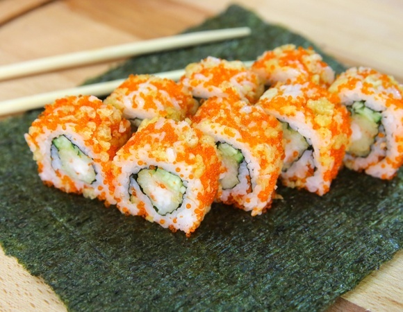 Верила, что роллы и суши — самый безобидный фастфуд, а эксперты посоветовали обходить стороной эти 4 позиции