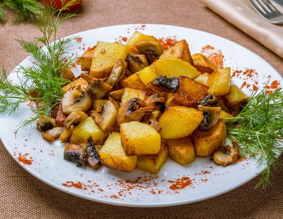 Почему жареный картофель получается бледным и безвкусным — ответил шеф-повар: "Благодаря цвету мы получаем корочку"