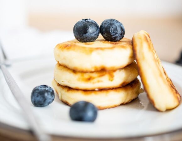 Яркие краски и необычный вкус: отмечаем 28 января День черничных оладий