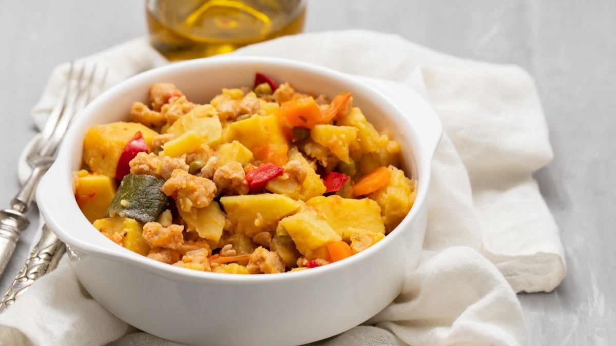 Шеф объяснил главную ошибку при тушении картошки: "Чтобы температура не падала сильно" Шеф объяснил главную ошибку при тушении картошки: "Чтобы температура не падала сильно"