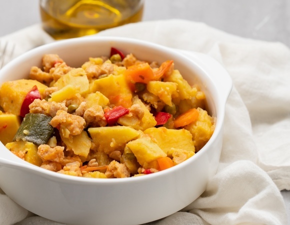 Шеф объяснил главную ошибку при тушении картошки: "Чтобы температура не падала сильно"