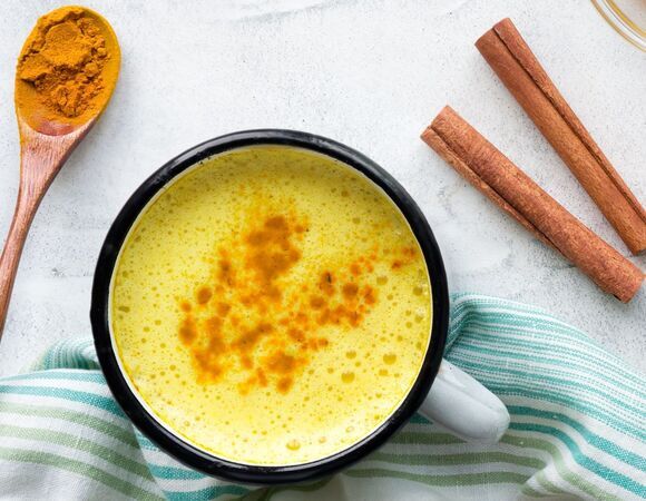 Смузи со специями: как корица, имбирь и молотый чили делают напиток полезнее, объяснила диетолог