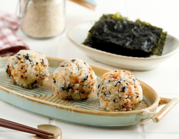 В доставки больше не заглядываю — ленивые роллы получаются даже с первого раза: дома сказали, что готовы есть их вечно