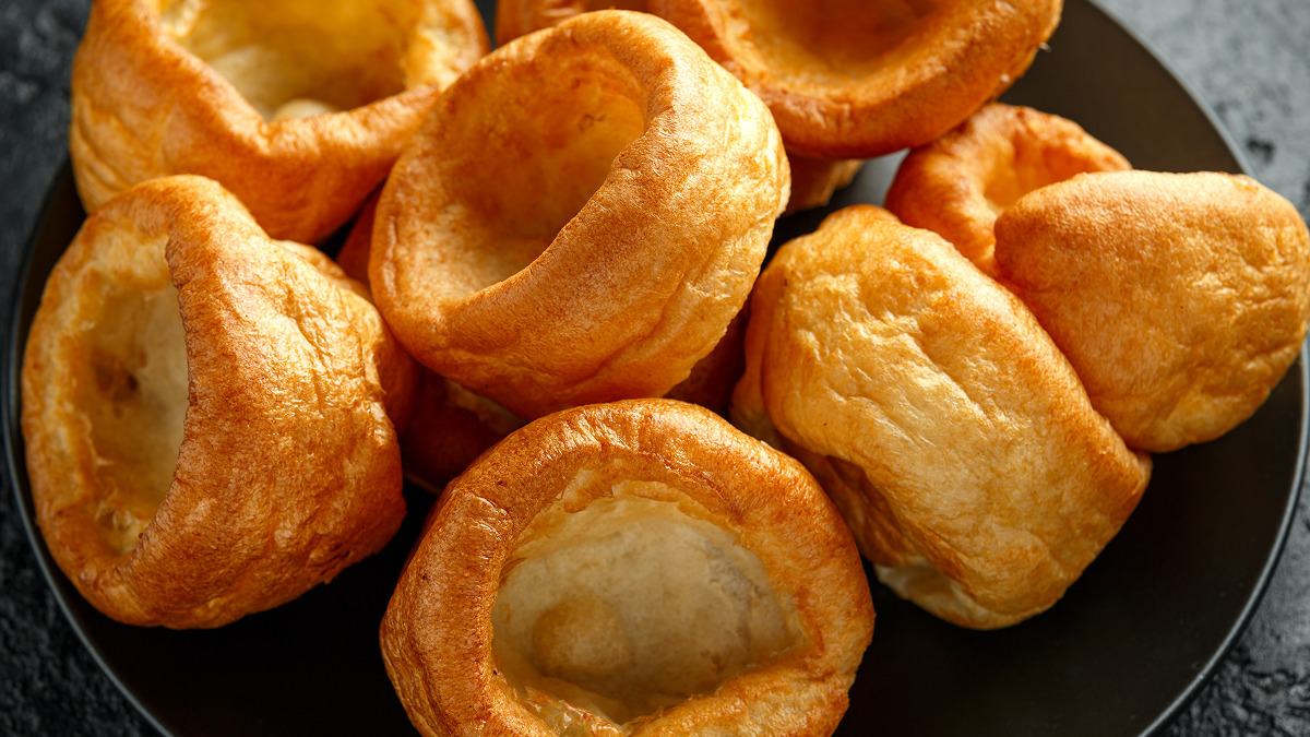 Вдохновлено Британией: как приготовить идеальные йоркширские пудинги на вашей кухне Вдохновлено Британией: как приготовить идеальные йоркширские пудинги на вашей кухне