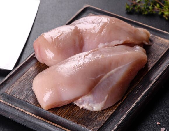 Ела куриную грудку каждый день, пока не узнала о ее скрытых опасностях: что не так с любимым продуктом россиян