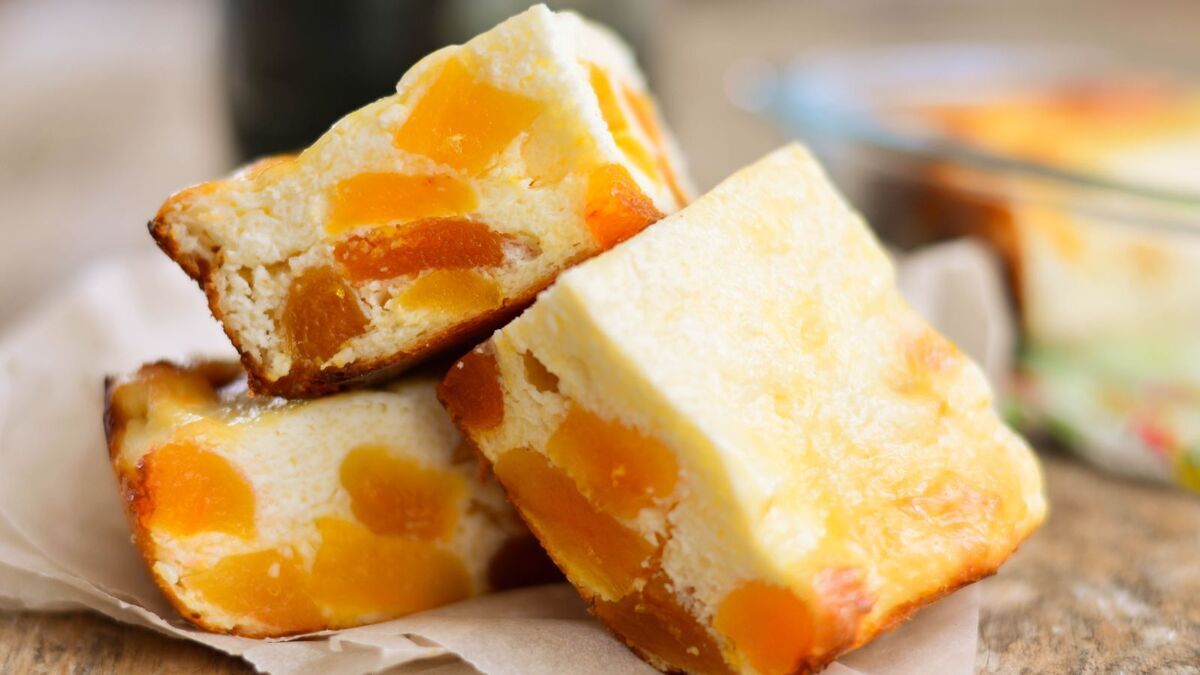 Беру лимон и хурму и преображаю утреннюю творожную запеканку: за рецептом ко мне не постучался только ленивый