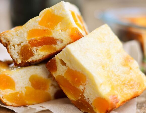 Беру лимон и хурму и преображаю утреннюю творожную запеканку: за рецептом ко мне не постучался только ленивый