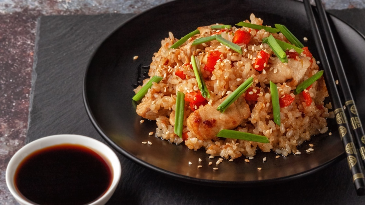 Вчерашний рис превращаю в японский "плов" — тяхан: золото, а не рецепт от шеф-повара