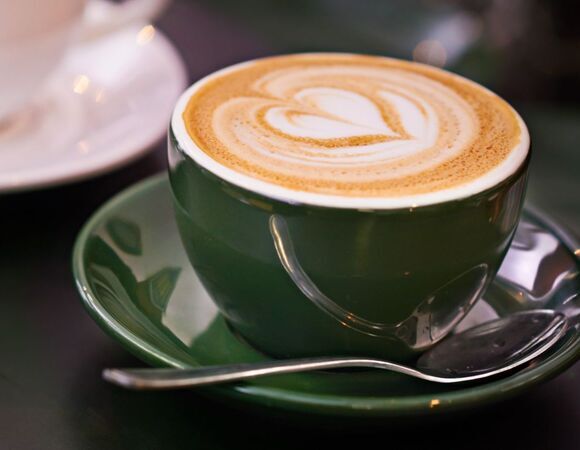 Можно ли пить кофе при мерцательной аритмии? Доктор Мясников встал на защиту напитка, но есть нюанс