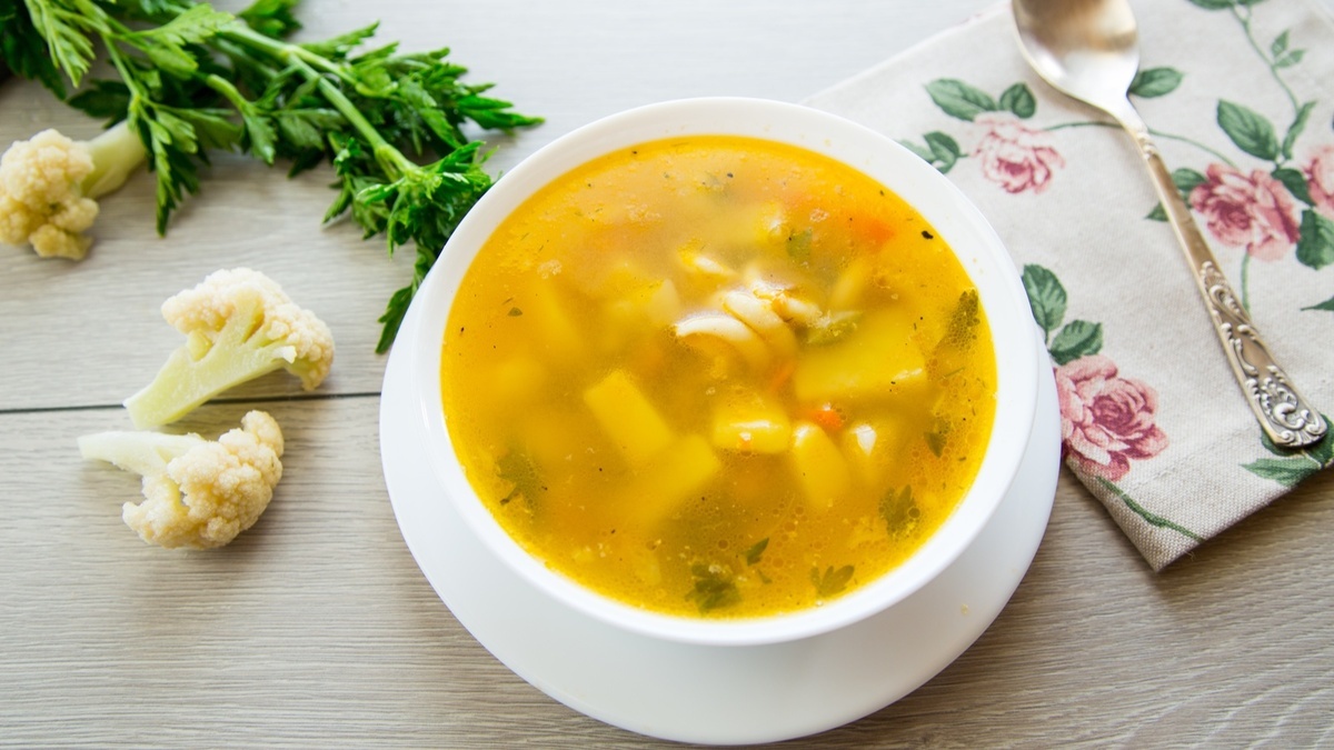 Готовлю суп не из курицы, а из индейки — бульон всегда чистый и такой вкусный, хоть половником ешь 