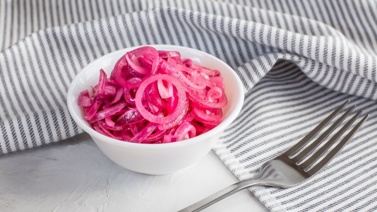 Замариновала лук к мясу — получилось вкуснее самого шашлыка: теперь делаю каждый день!