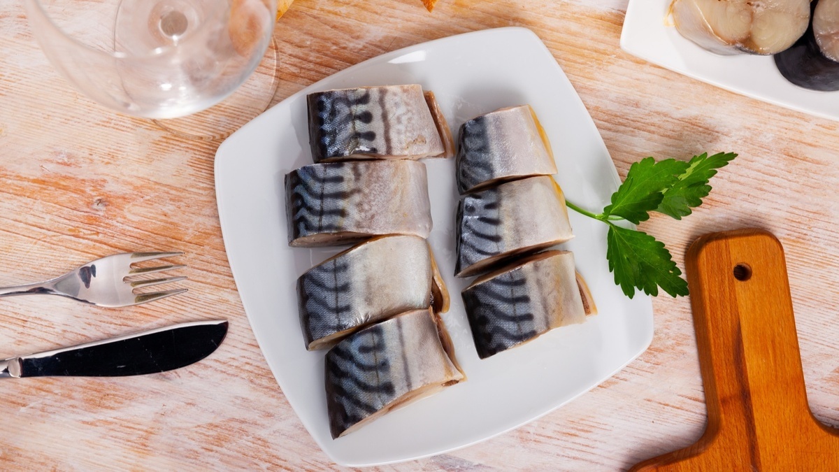 Всего 30 граммов в день: россиянам сказали, какая рыба помогает снизить холестерин