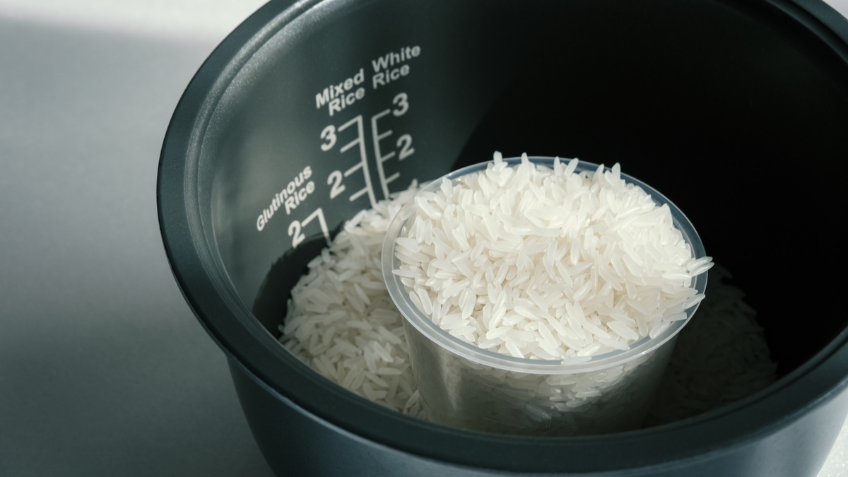 Почему в рисоварке рис готовится лучше, чем на плите: эксперт объяснила главную разницу