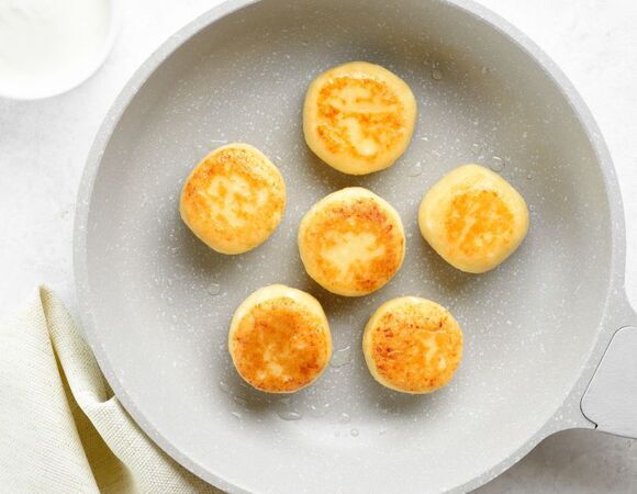 Я взяла вчерашний рис и забубенила обалденный завтрак: суперсырники без муки для всей семьи