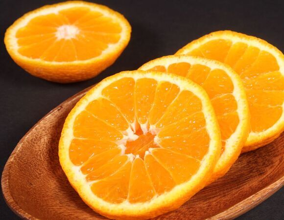 Режу апельсин кружочками и бросаю на сковороду: быстрое и недорогое угощение к чаю