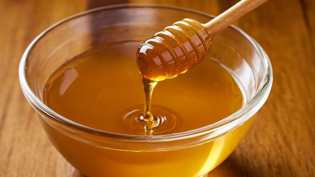 Всю жизнь лечилась медом от простуд, а потом узнала, что обманывалась: медик раскрыл, почему это бесполезно Всю жизнь лечилась медом от простуд, а потом узнала, что обманывалась: медик раскрыл, почему это бесполезно