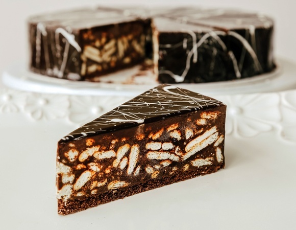 Раскрыт рецепт любимого шоколадного торта королевы Елизаветы II: готовится из 4 ингредиентов и без духовки 