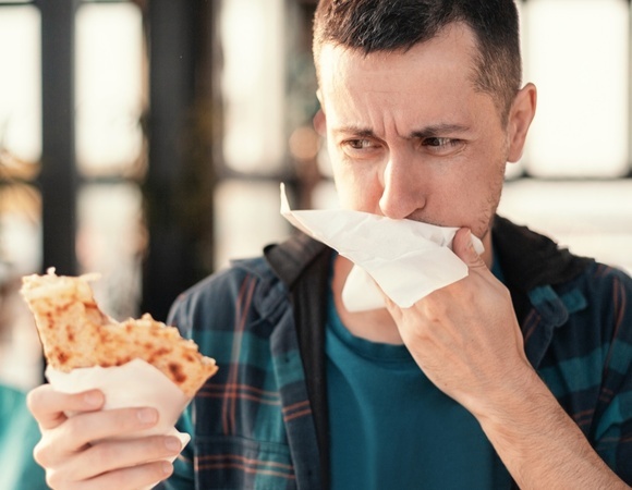 Жаловаться или терпеть? Адвокат расписала, что делать, если вы отравились в кафе или ресторане