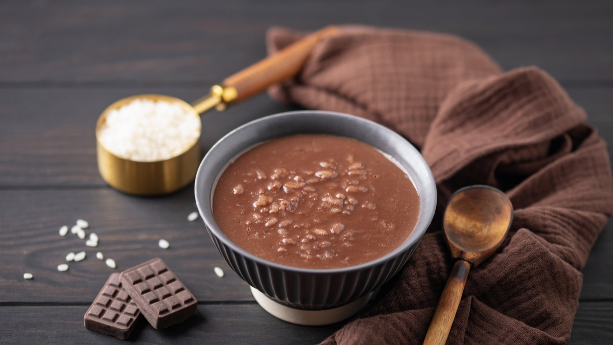 Добавила какао в обычную рисовую кашу — целый день домашние мечтали о следующем завтраке: вкуснее не пробовали! 