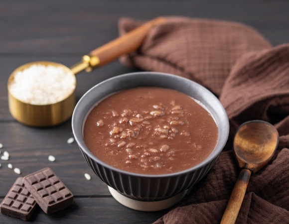 Добавила какао в обычную рисовую кашу — целый день домашние мечтали о следующем завтраке: вкуснее не пробовали! 