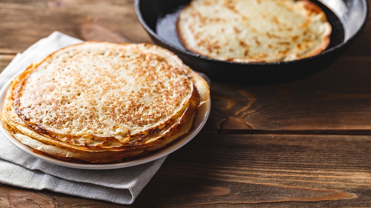 Сменила сковороду — блины перестали рваться: можно жарить и жарить, плита не успеет остыть 